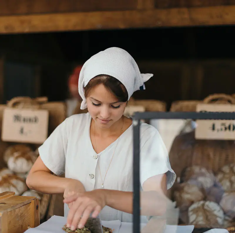 Baker slicing bread